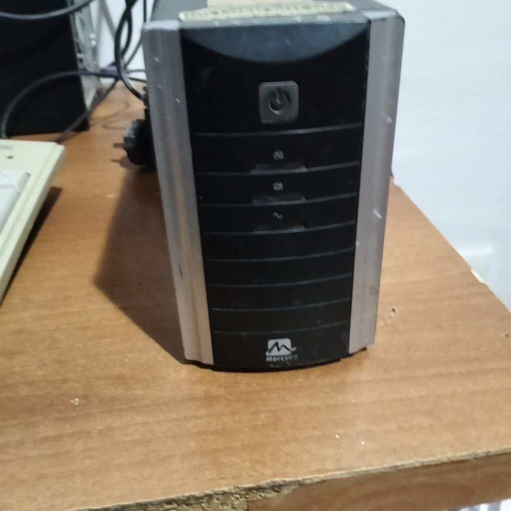 İşlənmiş UPS, 500 Vt, Rozetkaların sayı - 3 — UPS, Bakı (3)