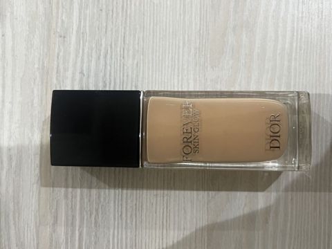 Dior Forever Skin Glow tonal krem 2 cə dəfə istifadə edilib — 50 ₼ · Bakı · Makiyaj Dior Forever Skin Glow tonal krem 2 cə dəfə istifadə edilib — Bakı