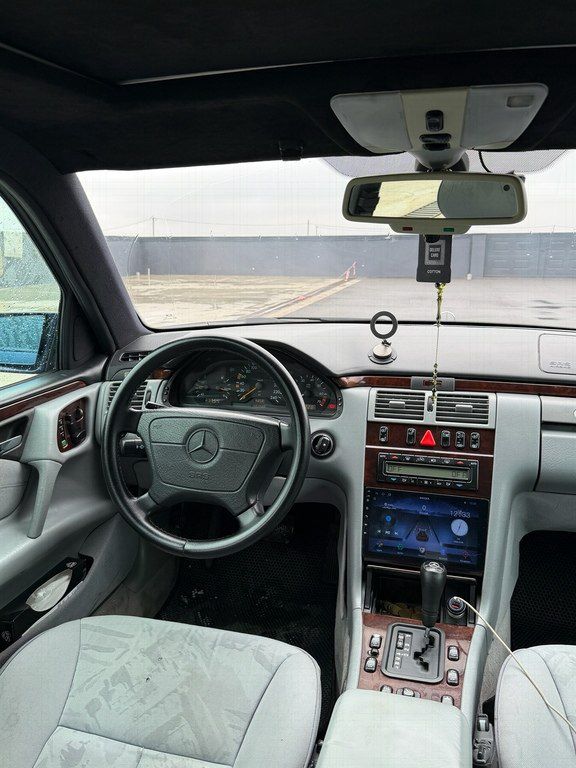 Mercedes E 230, 2.3 L, 1996 il, 420 000 km 10-UM-645 — Avtomobillər, Bakı (6)
