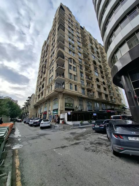 Satılır 4 otaqlı yeni tikili 170 m² — Bakı