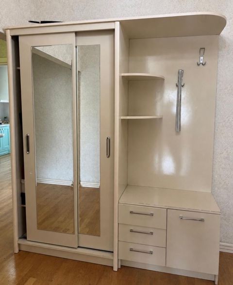 Dəhliz dolabı satılır 190₼. Ünvan xətai. 7171. Fatimə99 — Bakı
