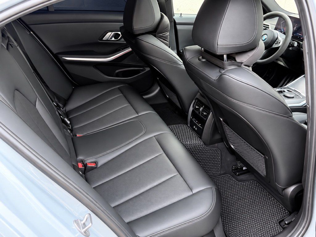 BMW 330e, 2.0 L, 12 kWh, 2023 il, 61 500 km — Avtomobillər, Gəncə (10)