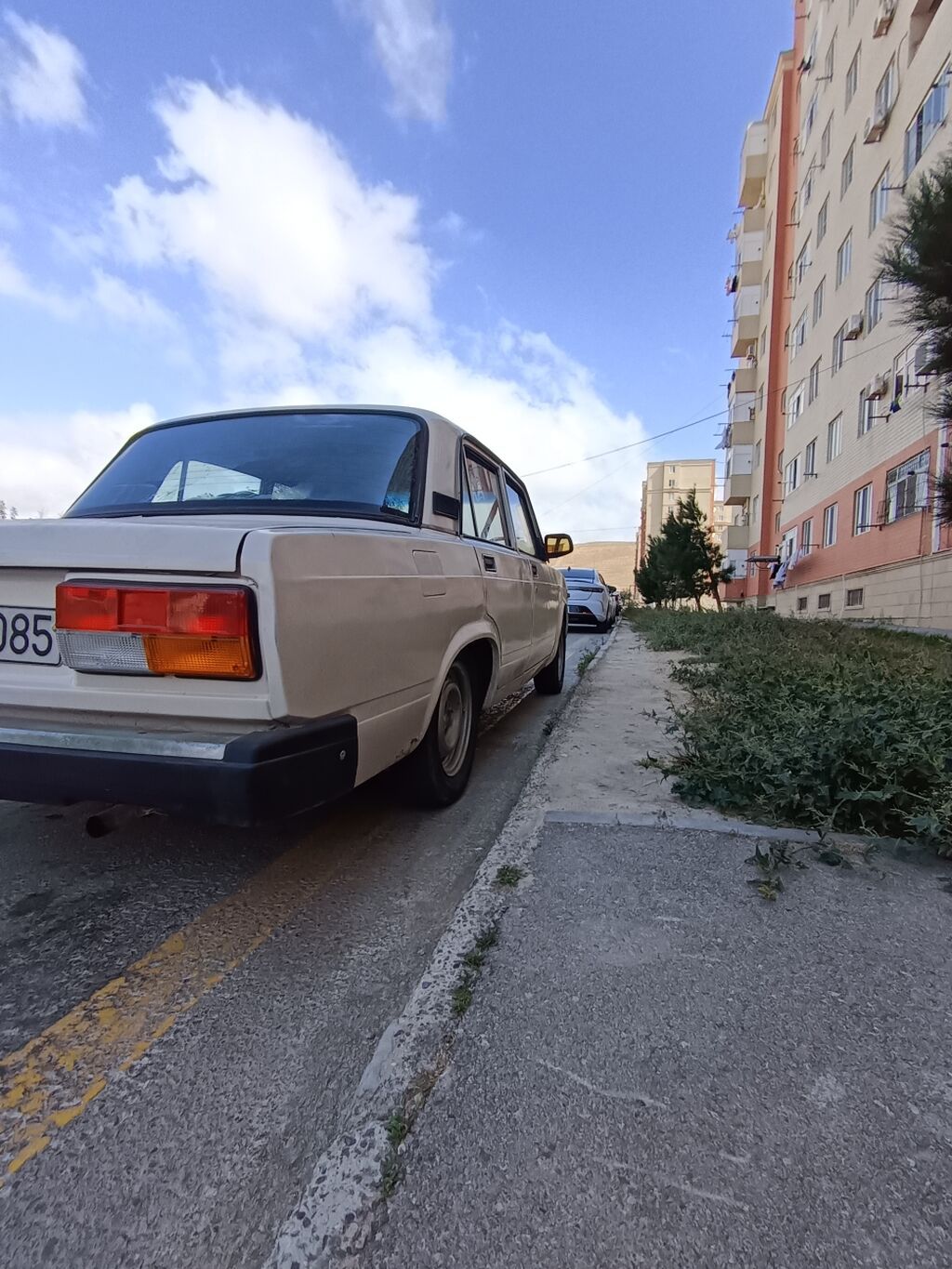 VAZ 21075sedan. 1984 cü il motor karopka ela mosta səs var. Çürüyü — Avtomobillər, Bakı (4)