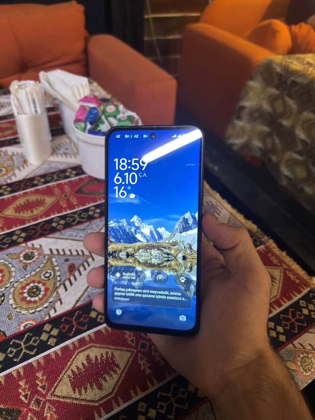Smartfon – tam ekranlı, nazik çərçivəli ön panel və ön kamera üçün — Digər smartfonlar, Quba