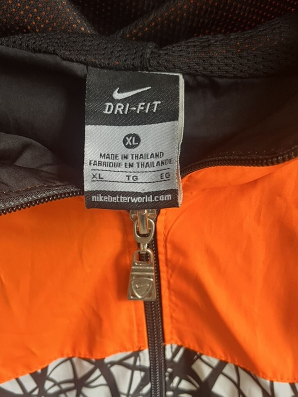 Nike Dri-FIT “Air Max” kapüşonlu yüngül jaket - Ölçü: XL (etiketdə — Kurtkalar, Bakı (3)