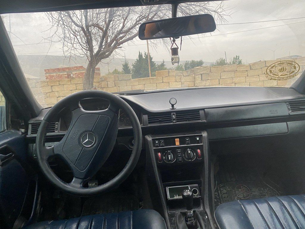 Mercedes 200 D, 2.0 L, 1993 il, 500 000 km 10-UX-058 — Avtomobillər, Bakı (10)