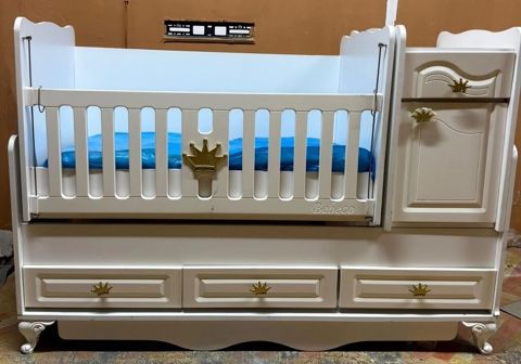 Besik_150azn Matras var,yellenir. Yaxsi veziyyetdedir. evden — Qobu