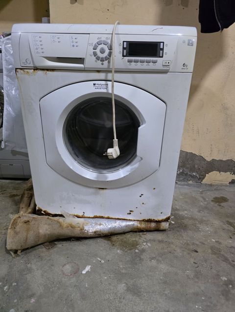 Hotpoint Ariston paltaryuyan maşın - Ön yükləməli model - Yuma — 30 ₼ · Masazır · Çamaşır maşınları Hotpoint Ariston paltaryuyan maşın - Ön yükləməli model - Yuma — Masazır