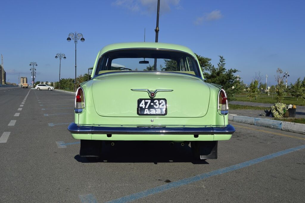 Klassik avtomobil – GAZ-21 “Volqa” (I seriya), açıq-yaşıl rəngdə — Avtomobillər, Sumqayıt (3)