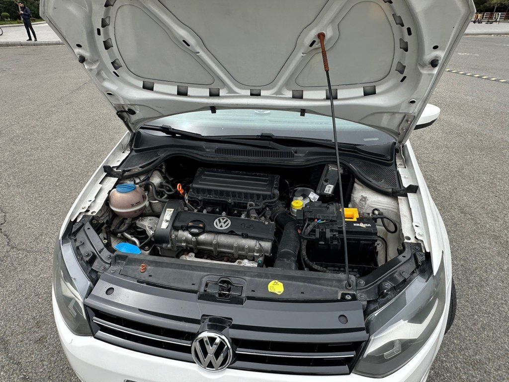 Volkswagen Polo, 1.4 L, 2011 il, 200 000 km 99-TR-530 — Avtomobillər, Gəncə (2)