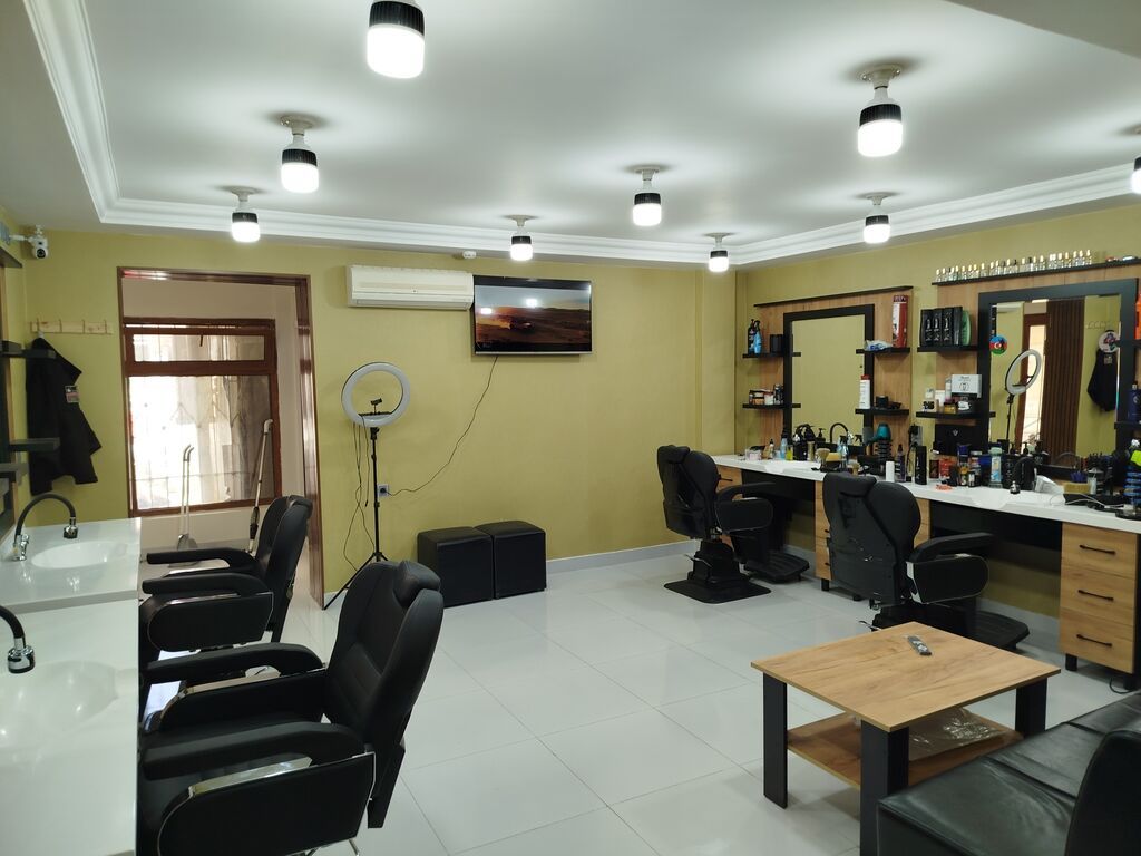 Kişi salonu üçün tam təchizatlı bərbərxana mebeli və avadanlıqları — Salon mebeli, Bakı (2)