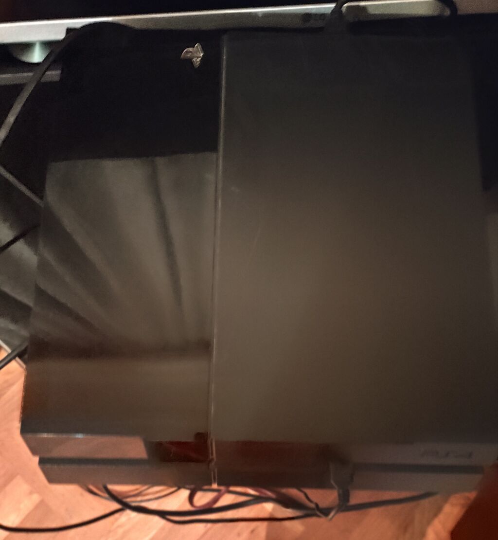 Sony PlayStation 4 500gb az işlənmiş 1 pultnan,proşivkası pozulub — Oyun konsolları, Bakı