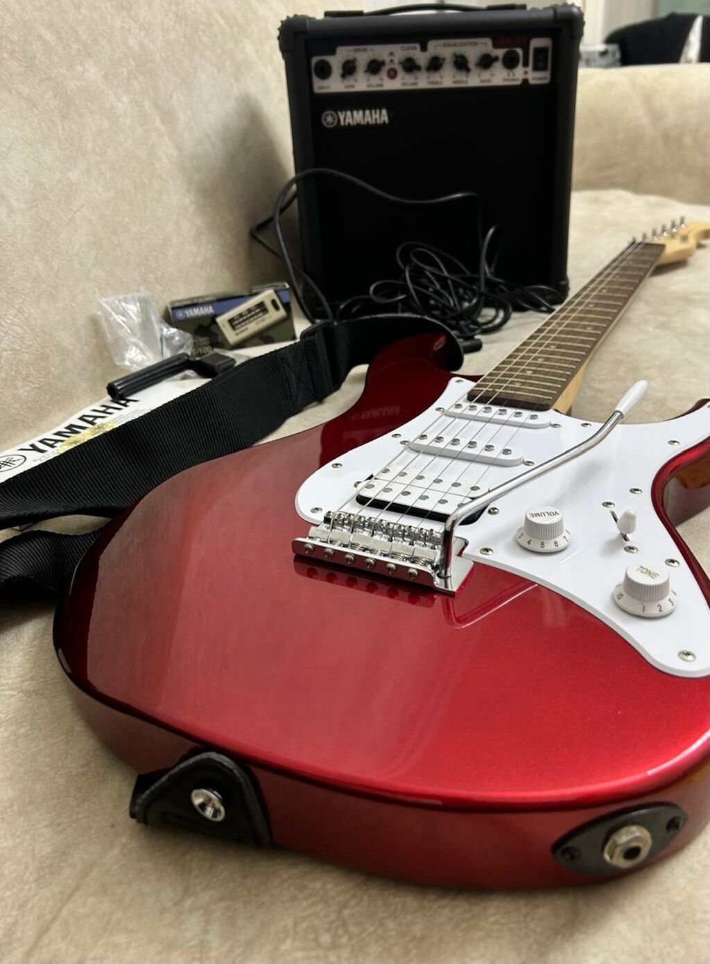 Yamaha gitara Kontakt home dan 800-900 azn civarında alınıb. Çox az — Gitarlar və digər simli alətlər, Sumqayıt (4)