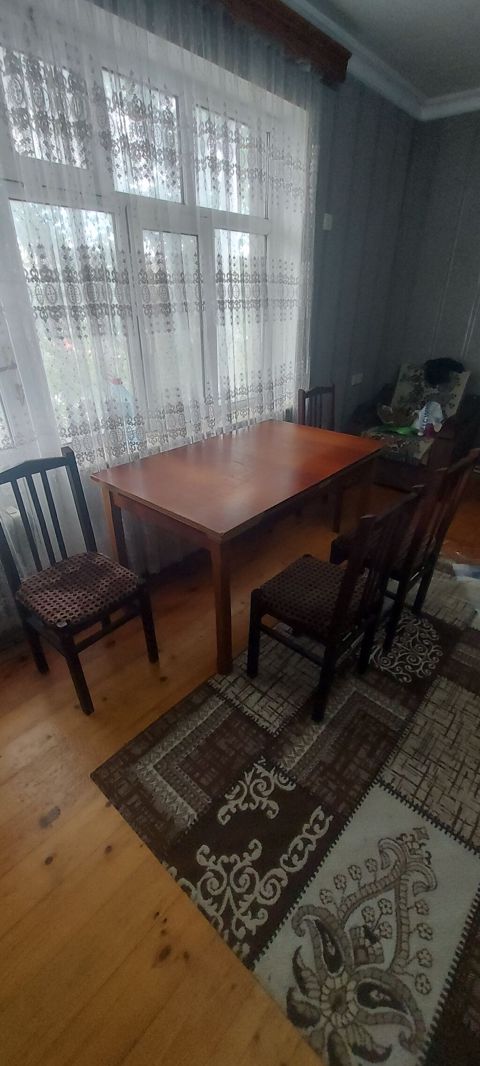 Ağac yemək masası və 4 ədəd stul dəsti. - Material: tam ağac (taxta) — Bakı