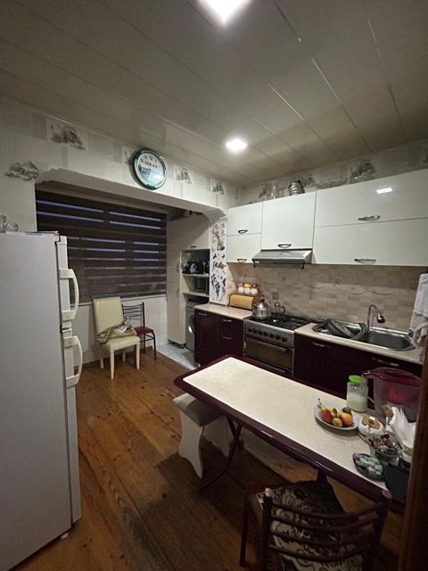 Satılır 2 otaqlı köhnə tikili 56 m² — Bakı