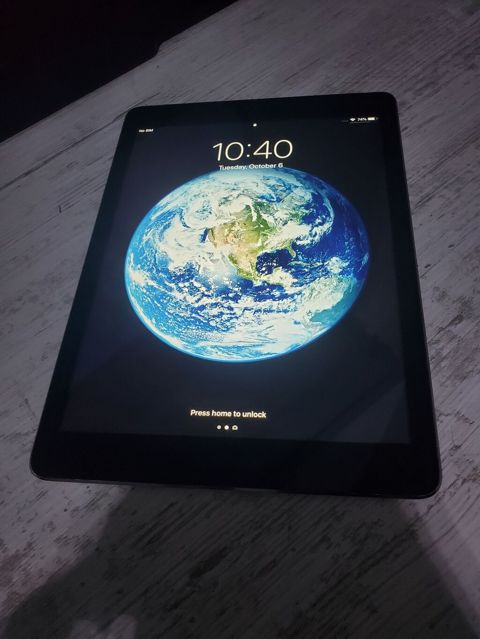 İşlənmiş Apple iPad Air, 9,7", 64 GB, Ödənişli çatdırılma — Digah