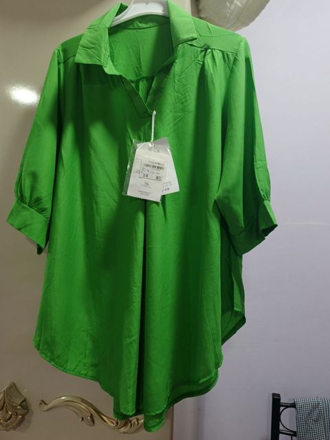 Yaşıl rəngli qadın köynəyi - Model: boş kəsim, arxası bir qədər uzun — Xırdalan