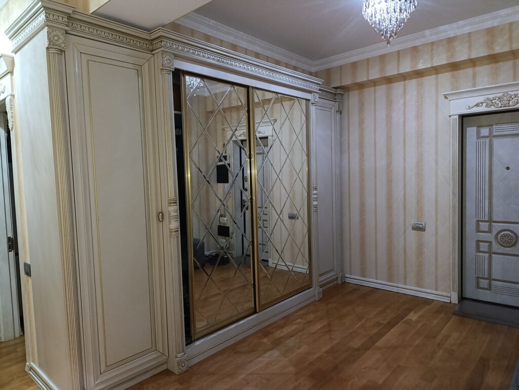 Klassik üslubda iri qarderob dolabı - Material: MDF/taxta — Şkaflar, Bakı