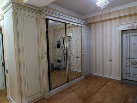 Klassik üslubda iri qarderob dolabı - Material: MDF/taxta — Bakı