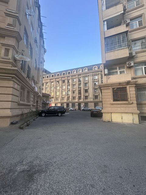Satılır 3 otaqlı yeni tikili 130 m² — Bakı