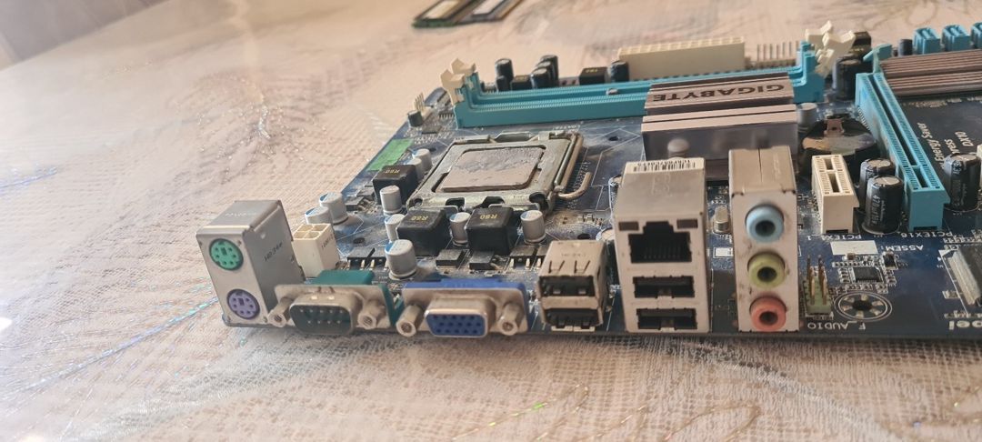 Ana plata Gigabyte GA-G41MT-S2 Pentium E5700 4GB RAM G — Kompüterlər və noutbuklar, Bakı (7)