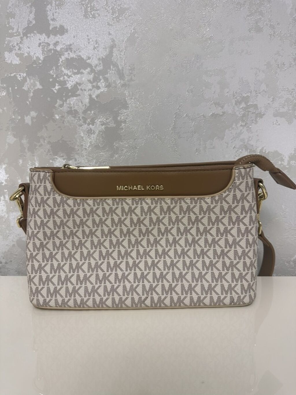 1 dldl istifade olunub. Michael Kors çiyin çantası – monoqram “MK” — Çantalar, çamadanlar, cüzdanlar, Bakı (3)