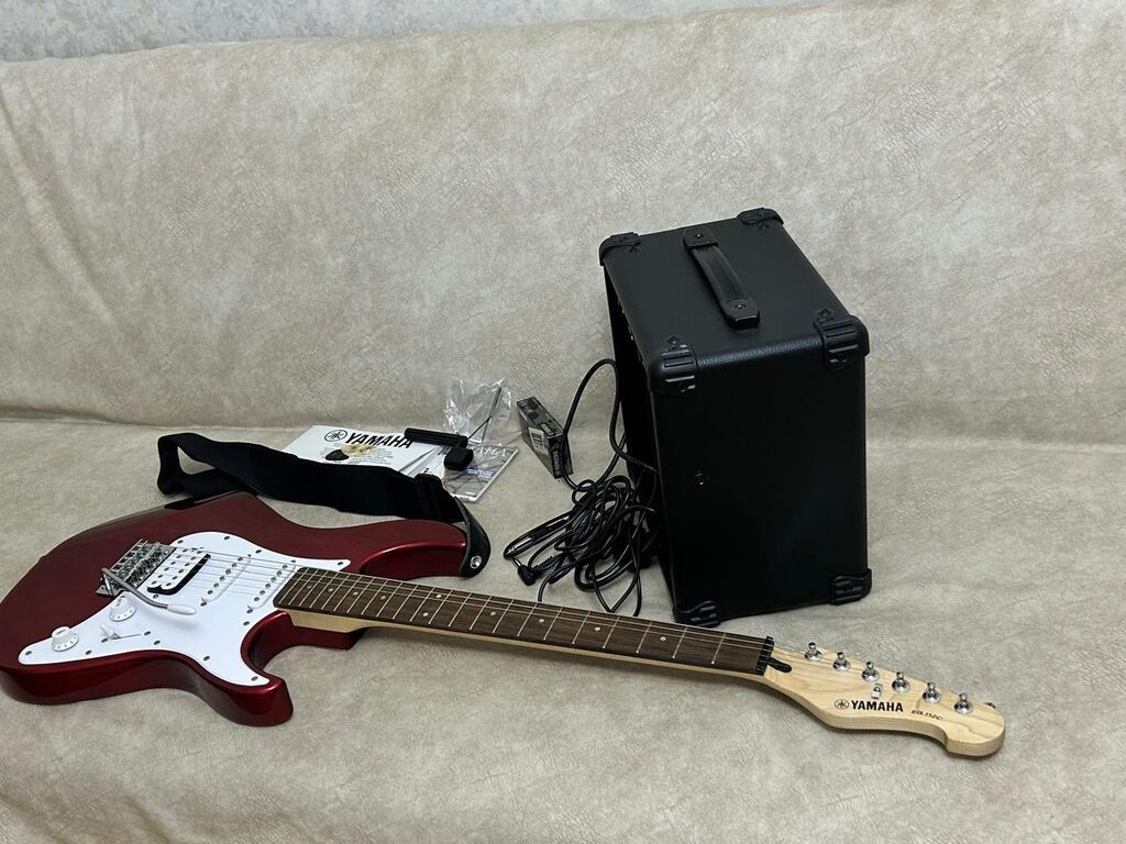 Yamaha gitara Kontakt home dan 800-900 azn civarında alınıb. Çox az — Gitarlar və digər simli alətlər, Sumqayıt (3)