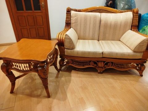 Divan ve jurnalni birlikdə satilir. Qiymet 750 azn.Unvan: Merdekan — Bakı