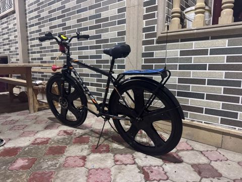 Şəhər/əzinti tipli velosiped - Rəng: qara, narıncı elementlərlə — 200 ₼ · Bakı · Yol velosipedləri Şəhər/əzinti tipli velosiped - Rəng: qara, narıncı elementlərlə — Bakı