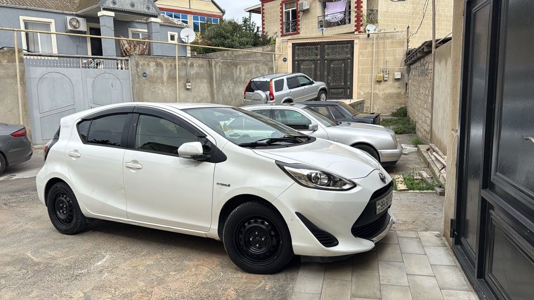 Toyota Aqua icarəsi — Avtomobil icarəsi, Bakı