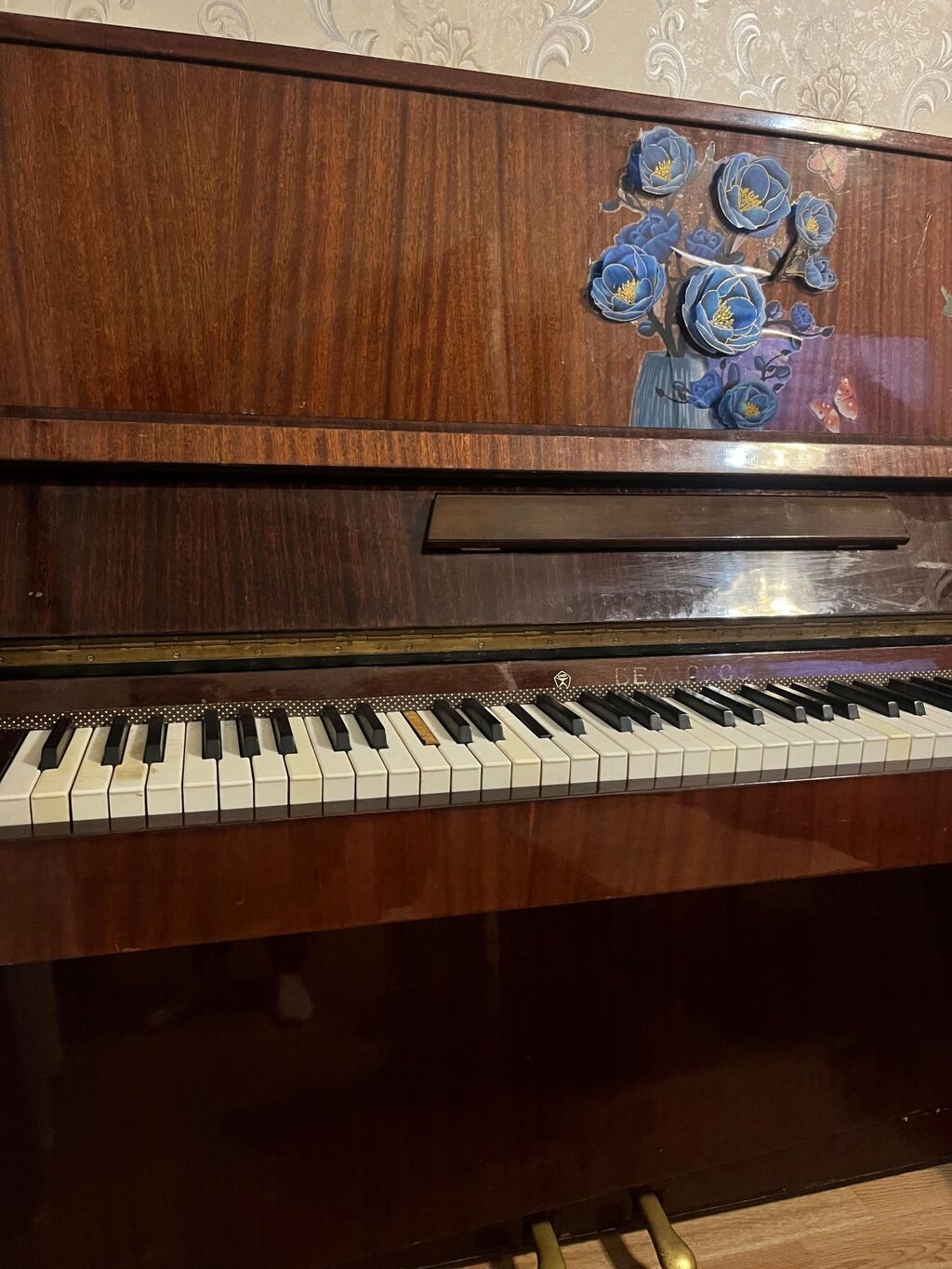 Upright piano – klassik taxta korpus, parıltılı tünd-qəhvəyi finiş — Pianino və digər klaviş alətləri, Bakı (6)