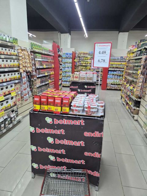 Satılır obyekt 1379 m² — Bakı