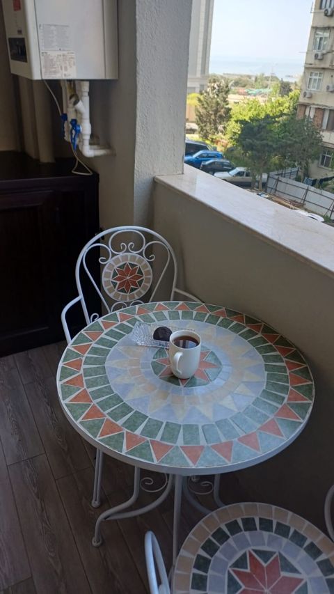 Balkon üçün, İşlənmiş, Yumru masa, 2 stul — Bakı