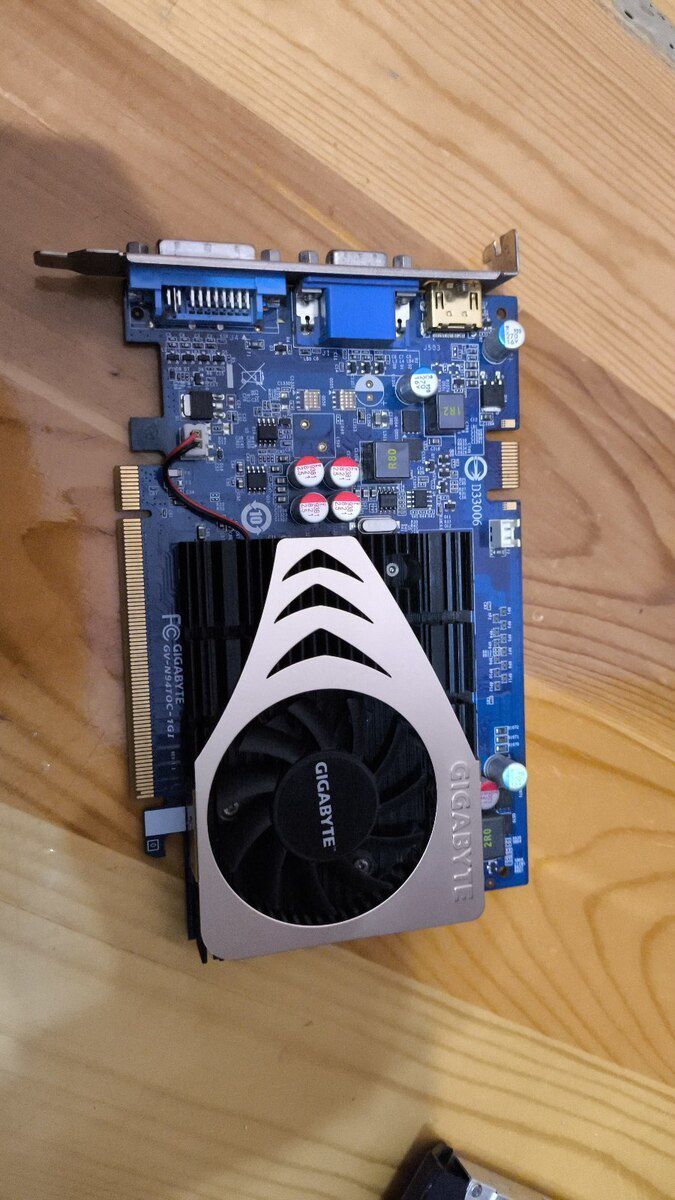 Gigabyte GT 220 1GB — Kompüterlər və noutbuklar, Bakı