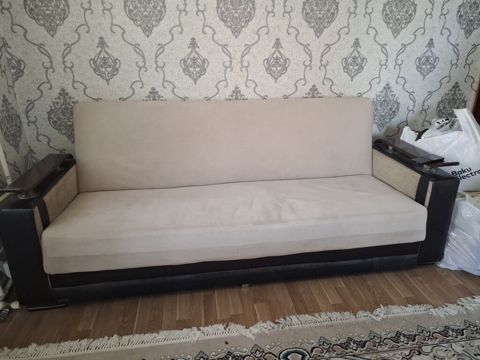 Bej rəng oturacaq və arxa hissəli 3 nəfərlik divan - Ümumi dizayn — Bakı