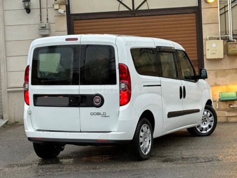 Fiat Doblo stop işığı — Bakı