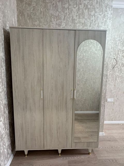 Üç qapılı geyim şkafı - Material: ağac naxışlı Mdf/ldsp üslubunda — 300 ₼ · Masazır · Şkaflar Üç qapılı geyim şkafı - Material: ağac naxışlı Mdf/ldsp üslubunda — Masazır
