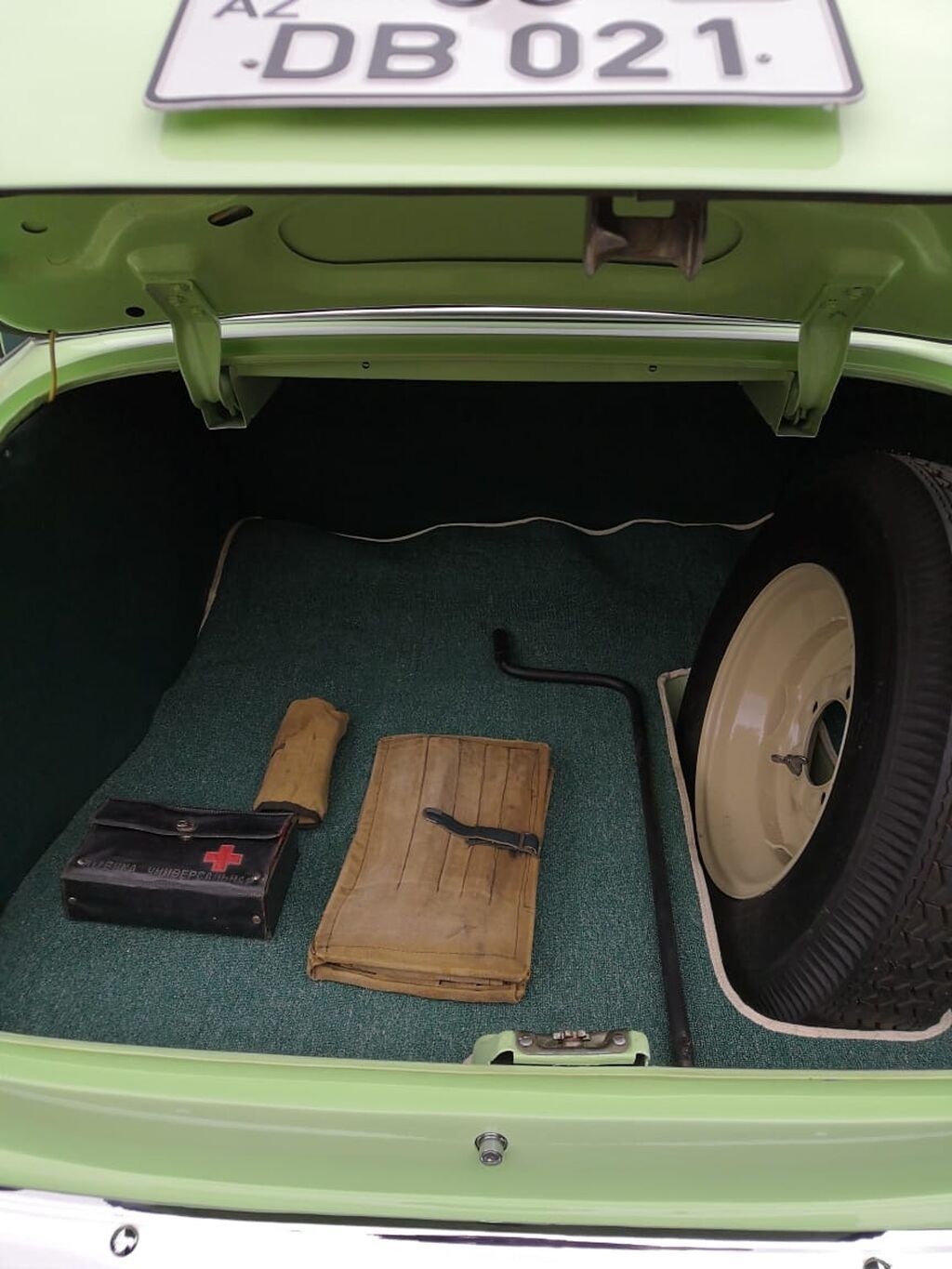 Klassik avtomobil – GAZ-21 “Volqa” (I seriya), açıq-yaşıl rəngdə — Avtomobillər, Sumqayıt