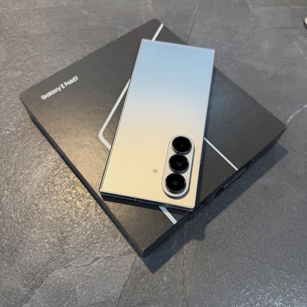 Samsung Galaxy Z Fold 7, rəng - Gümüşü, Simsiz şarj — Samsung, Quba (3)