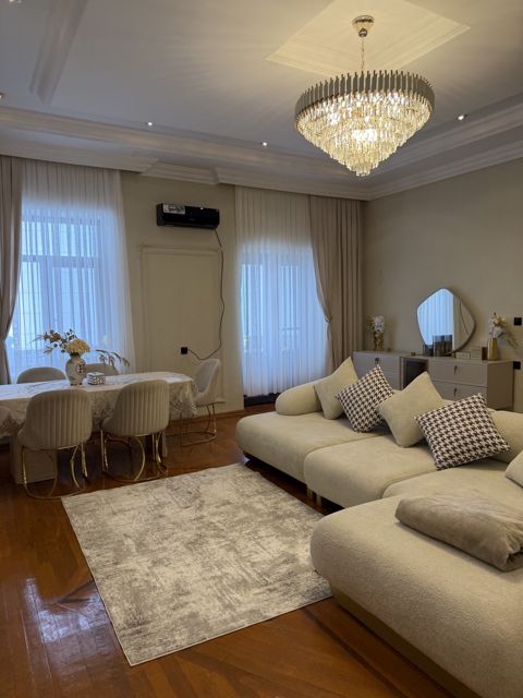 İcarəyə verilir 3 otaqlı köhnə tikili 135 m² — Bakı