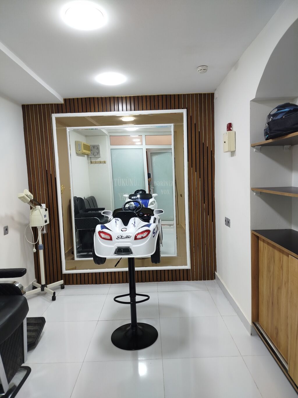 Kişi salonu üçün tam təchizatlı bərbərxana mebeli və avadanlıqları — Salon mebeli, Bakı (3)