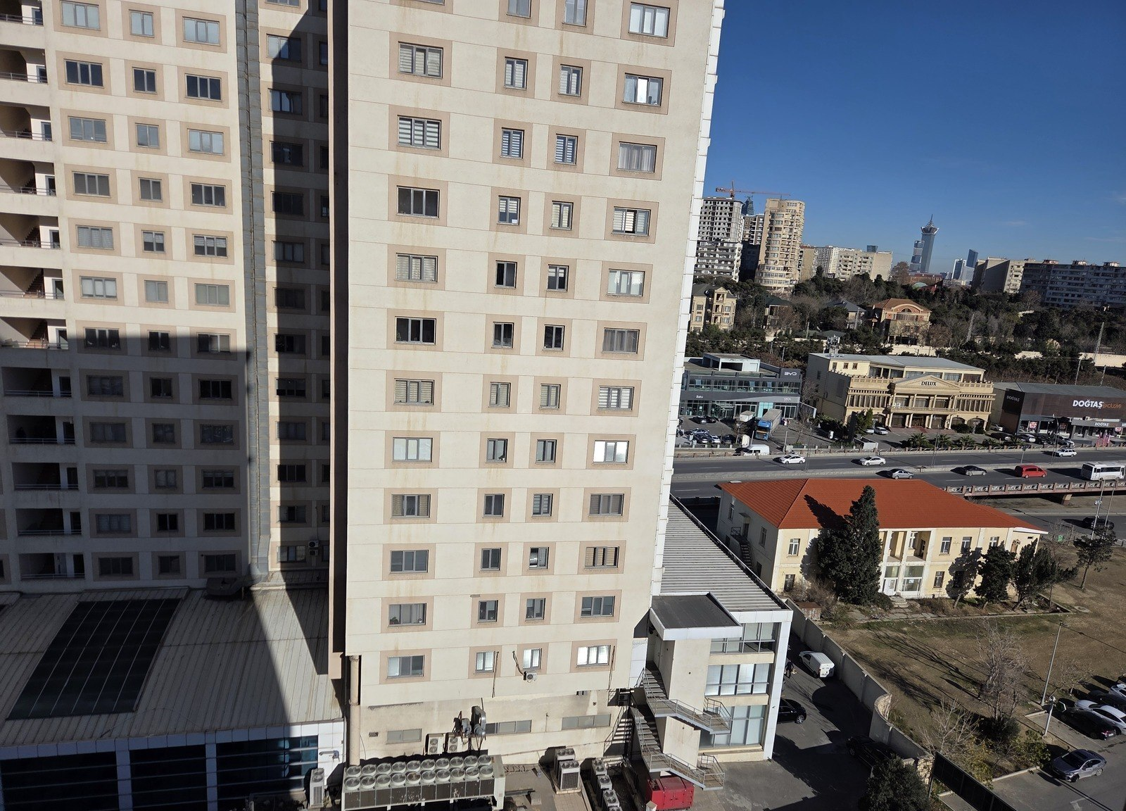 3 otaqlı mənzil 135 m² satılır — Mənzil, Bakı (12)