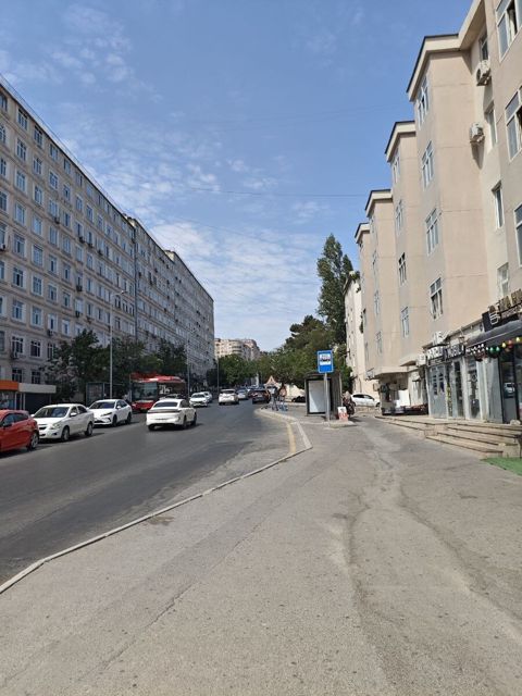 Satılır 8 otaqlı həyət evi/bağ evi 240 m² — 380 000 ₼ · Bakı · Ev, villa Satılır 8 otaqlı həyət evi/bağ evi 240 m² — Bakı
