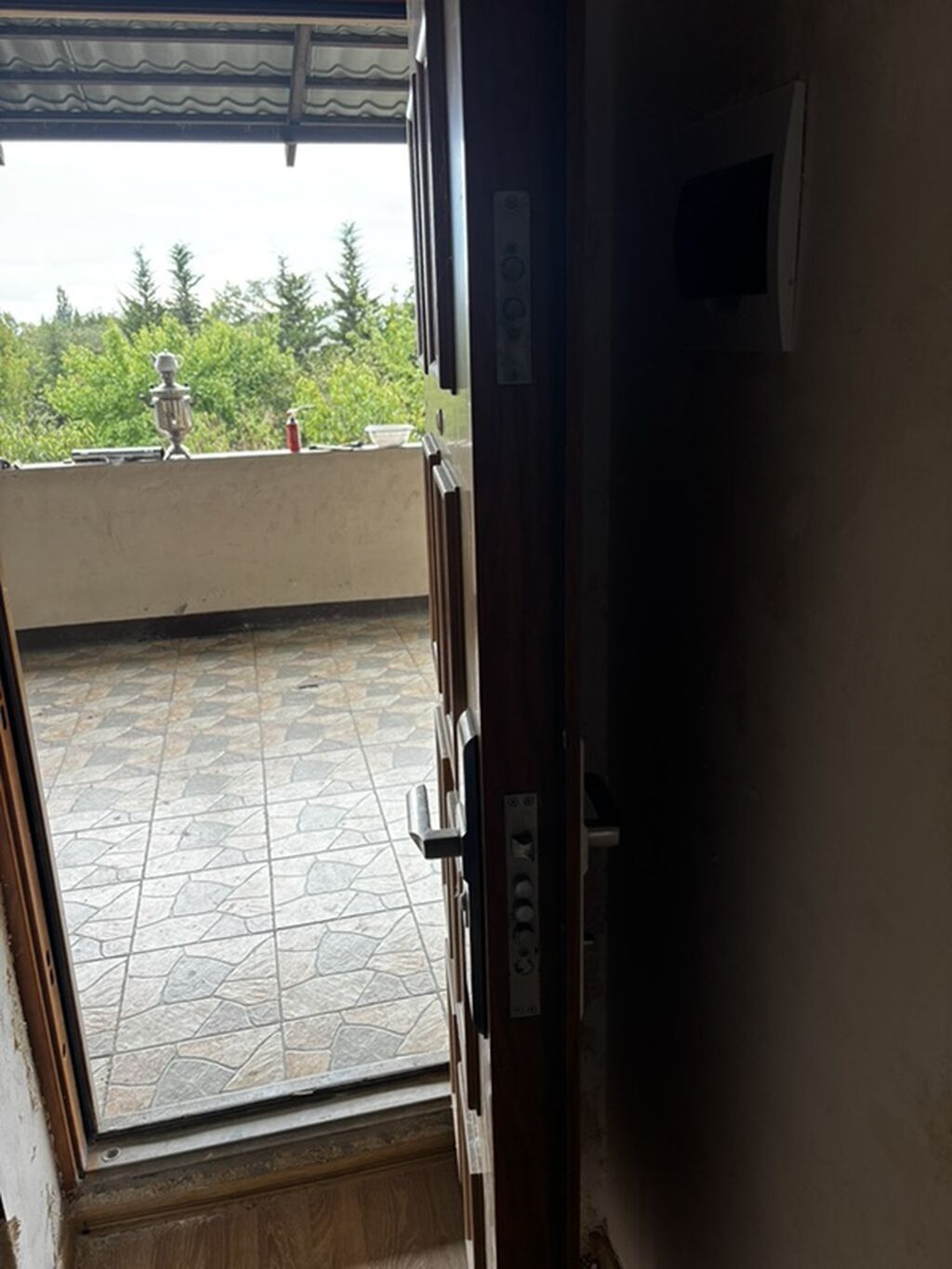 Ağac dekorlu giriş qapısı - Çatdırma yocdur. - Material: taxta — Pəncərələr, qapılar, balkonlar, Quba (2)