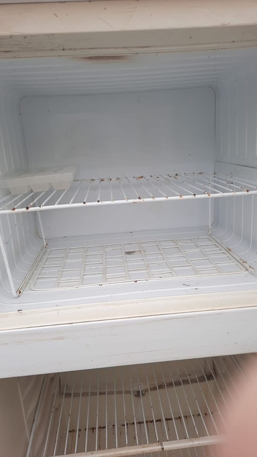 İşlənmiş 2 qapılı Electrolux Soyuducu Satılır, rəng - Ağ, Dolab içi — Soyuducular, Güzdək (2)