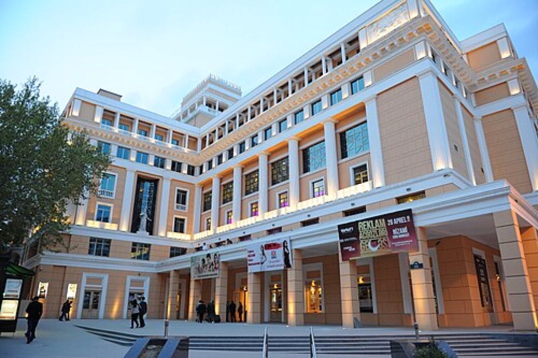 İcarəyə verilir 7 otaqlı köhnə tikili 238 m² — Mənzil, Bakı (2)