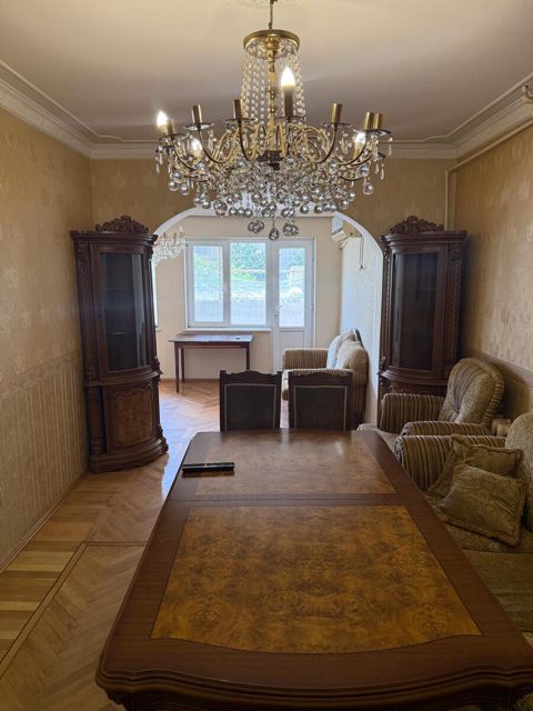 İcarəyə verilir 3 otaqlı köhnə tikili 100 m² — Bakı