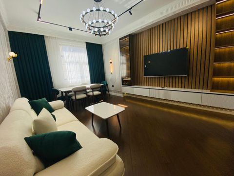 2-otaqlı yeni tikili kirayə verilir, E.Akademiyası m., 85 m² — Bakı