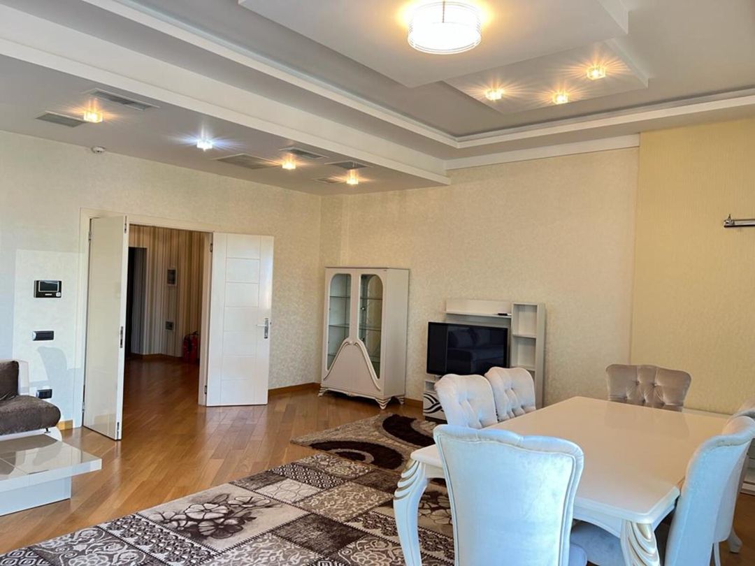 İcarəyə verilir 3 otaqlı yeni tikili 140 m² — Mənzil, Bakı (8)