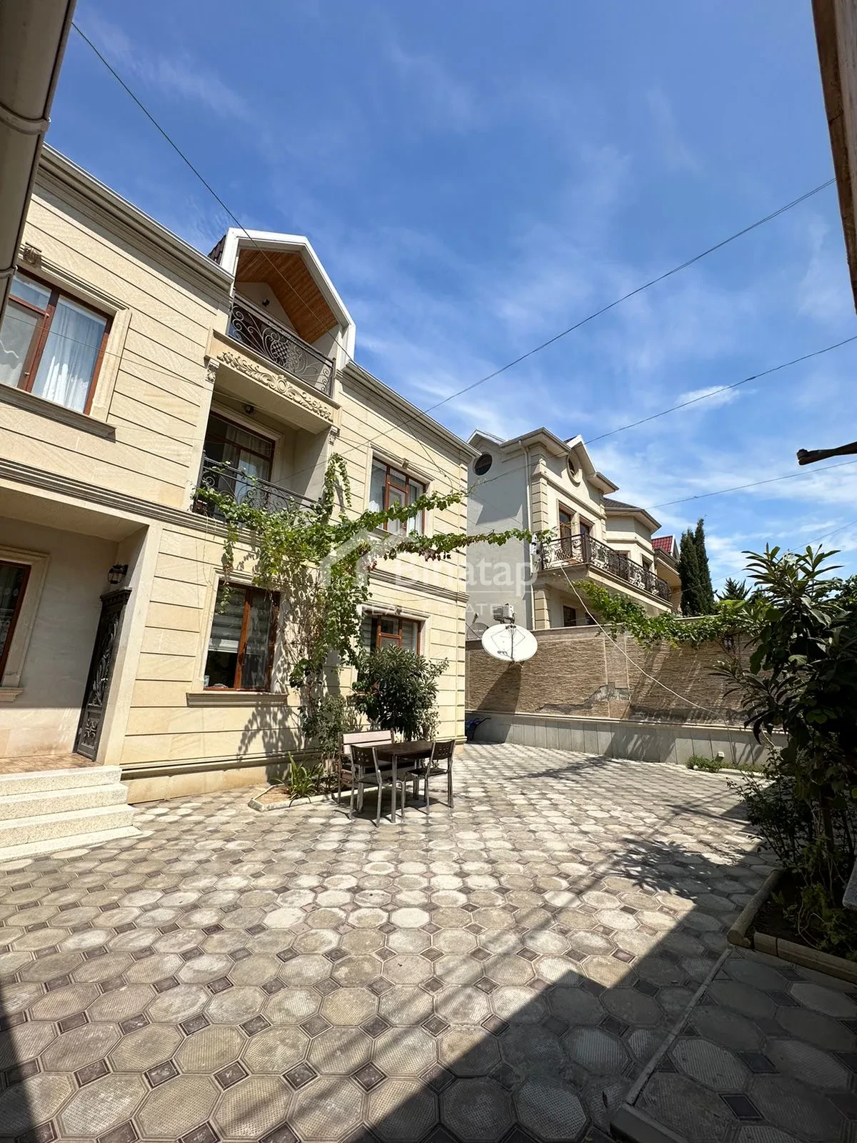 Satılır 5 otaqlı həyət evi / bağ evi 285 m², Bakıxanov qəsəbəsi, Sabunçu rayonu — Bakı